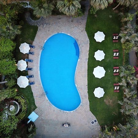 Hotel Clarks Varanasi Limited Экстерьер фото