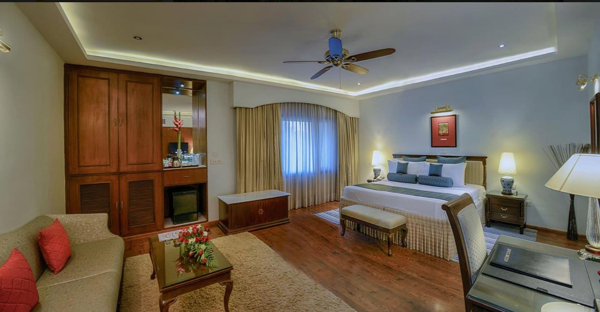 Hotel Clarks Varanasi Limited Экстерьер фото