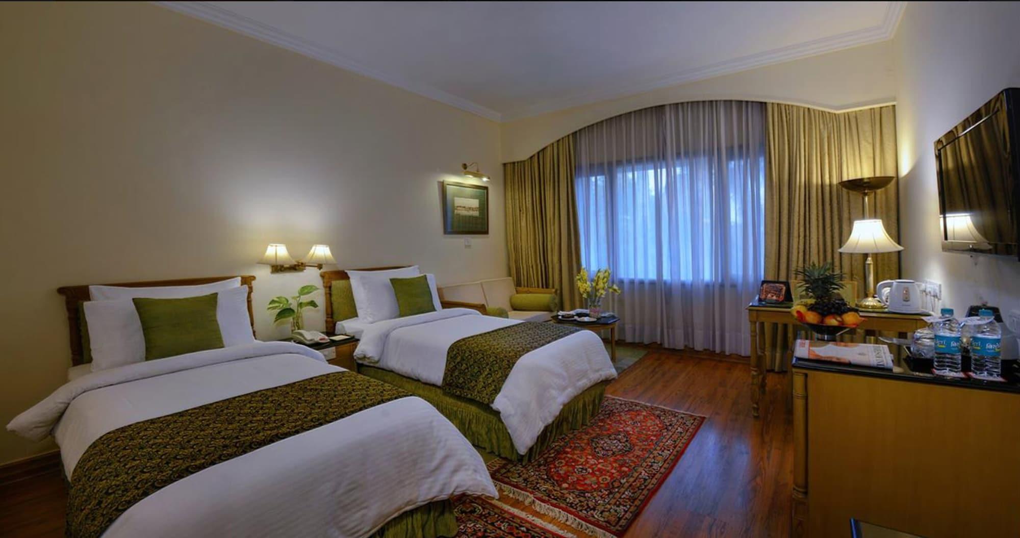 Hotel Clarks Varanasi Limited Экстерьер фото