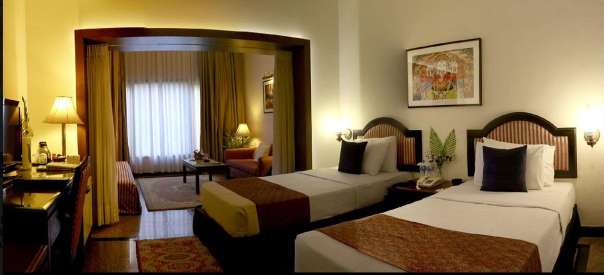 Hotel Clarks Varanasi Limited Экстерьер фото