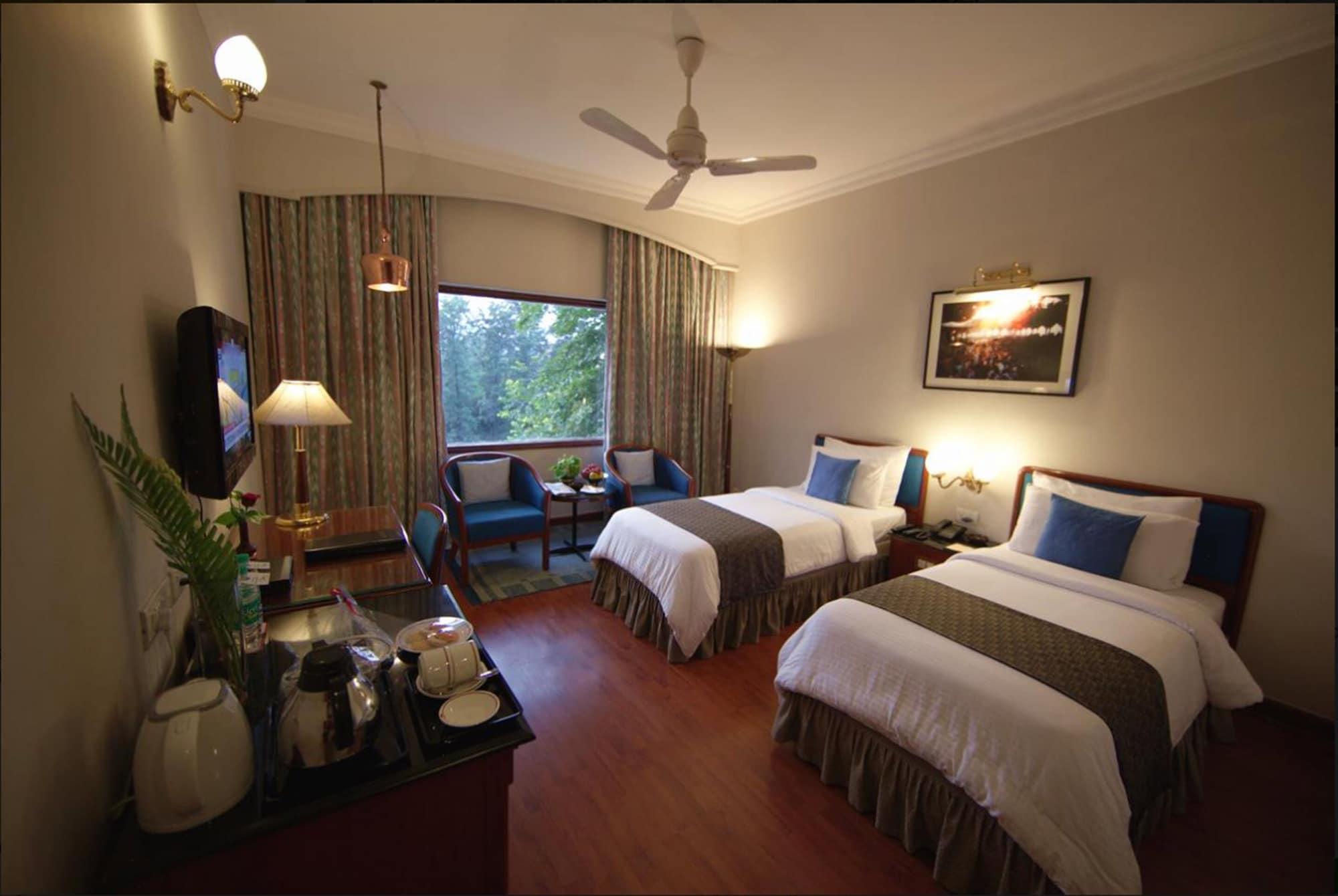 Hotel Clarks Varanasi Limited Экстерьер фото