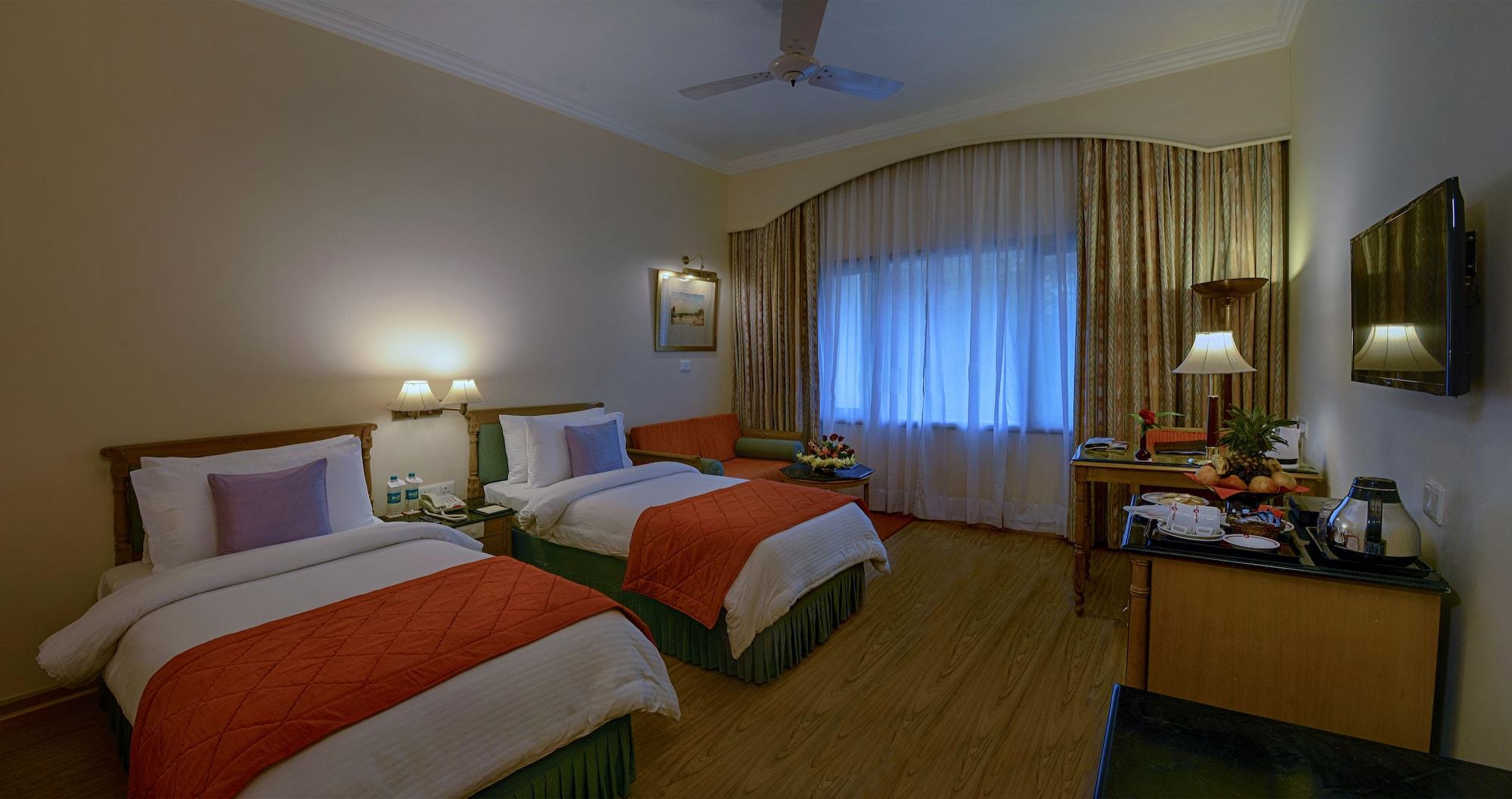 Hotel Clarks Varanasi Limited Экстерьер фото