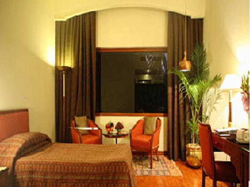 Hotel Clarks Varanasi Limited Экстерьер фото