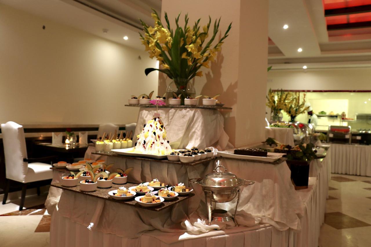 Hotel Clarks Varanasi Limited Экстерьер фото