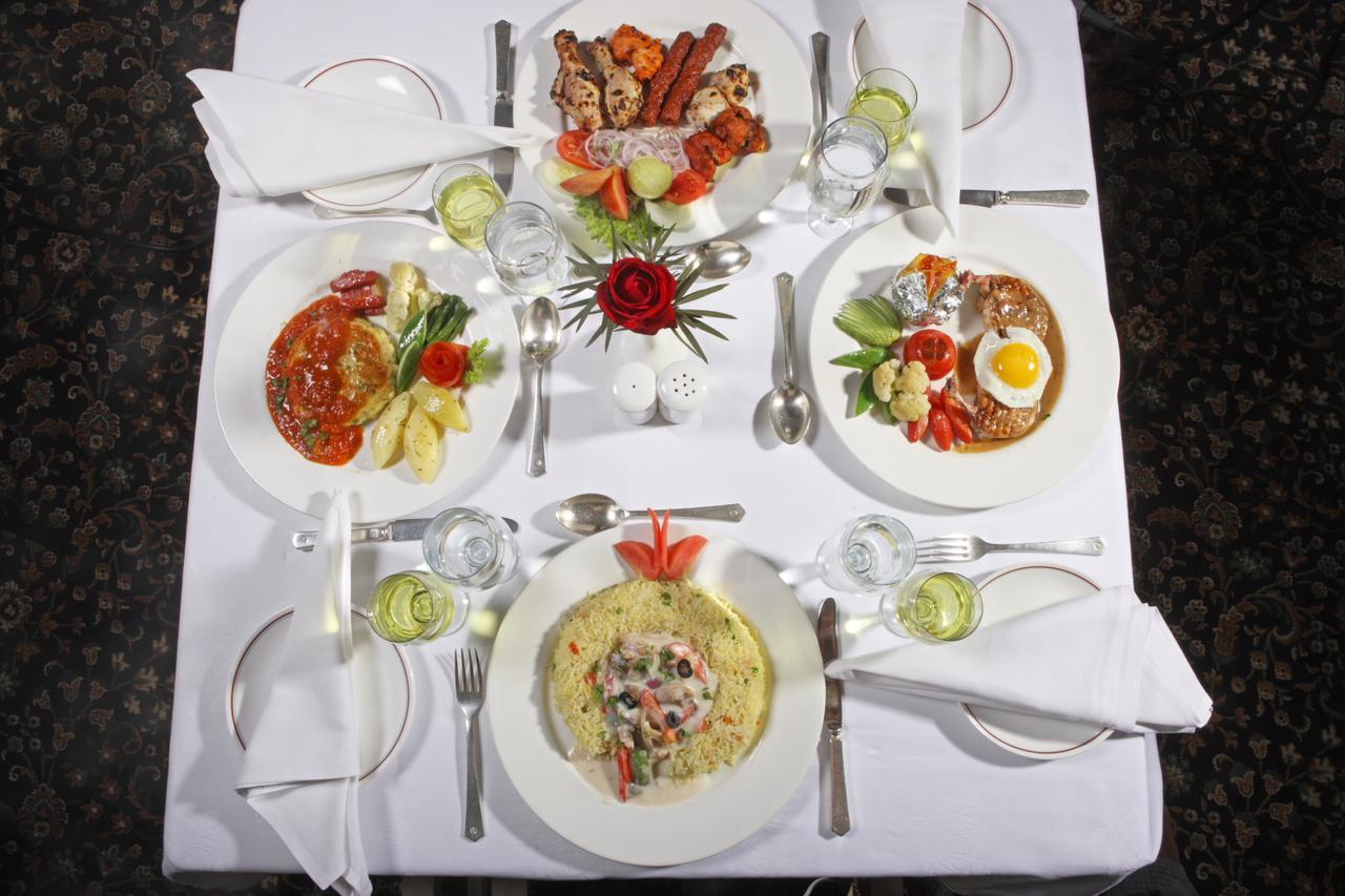Hotel Clarks Varanasi Limited Экстерьер фото