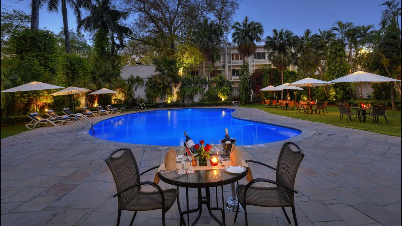 Hotel Clarks Varanasi Limited Экстерьер фото