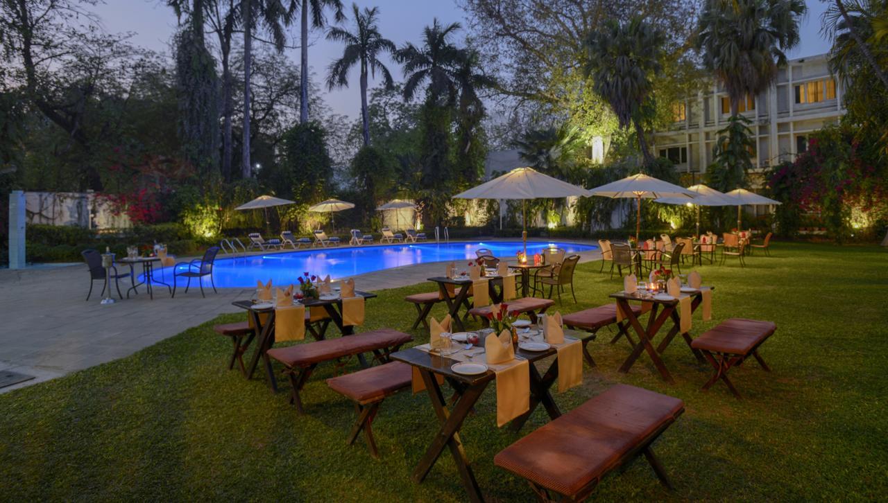 Hotel Clarks Varanasi Limited Экстерьер фото