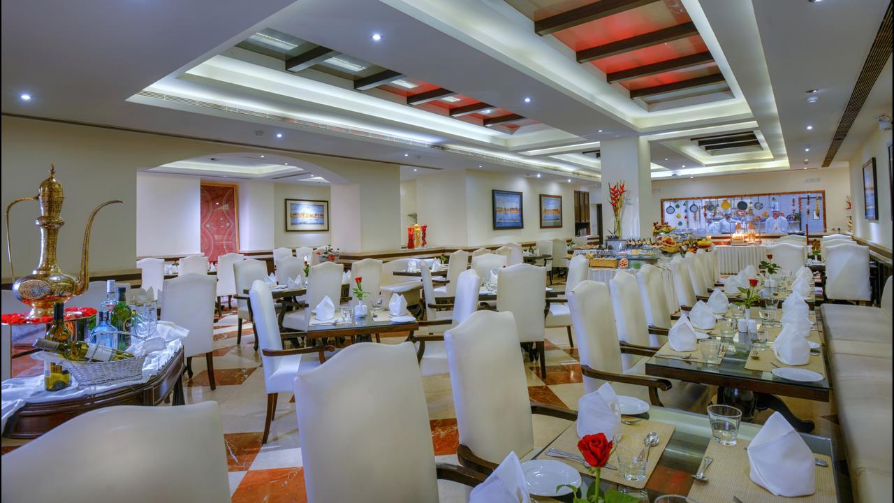 Hotel Clarks Varanasi Limited Экстерьер фото
