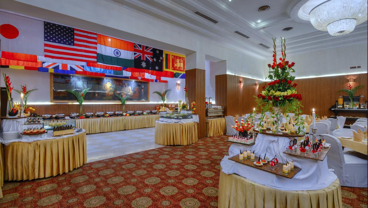Hotel Clarks Varanasi Limited Экстерьер фото
