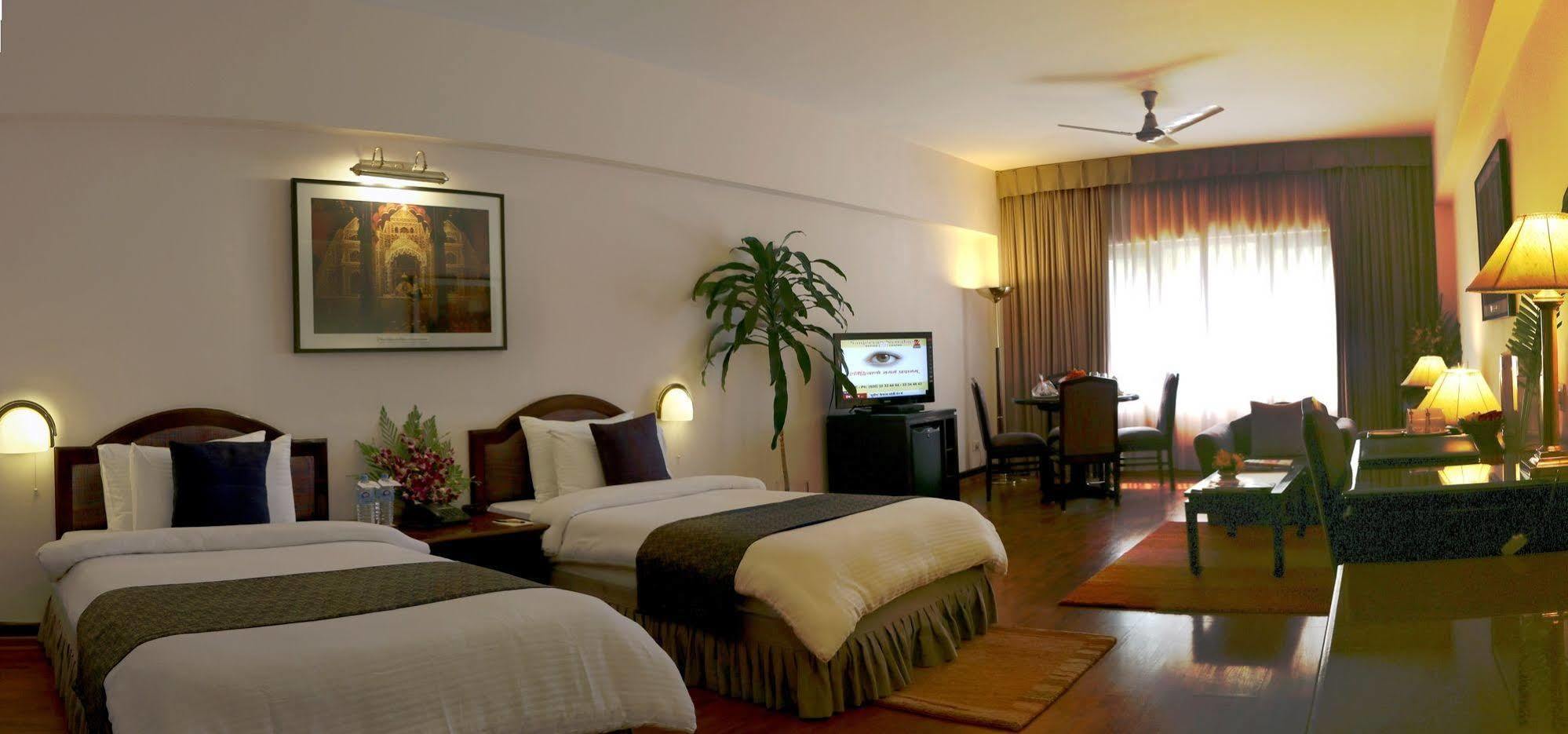 Hotel Clarks Varanasi Limited Экстерьер фото