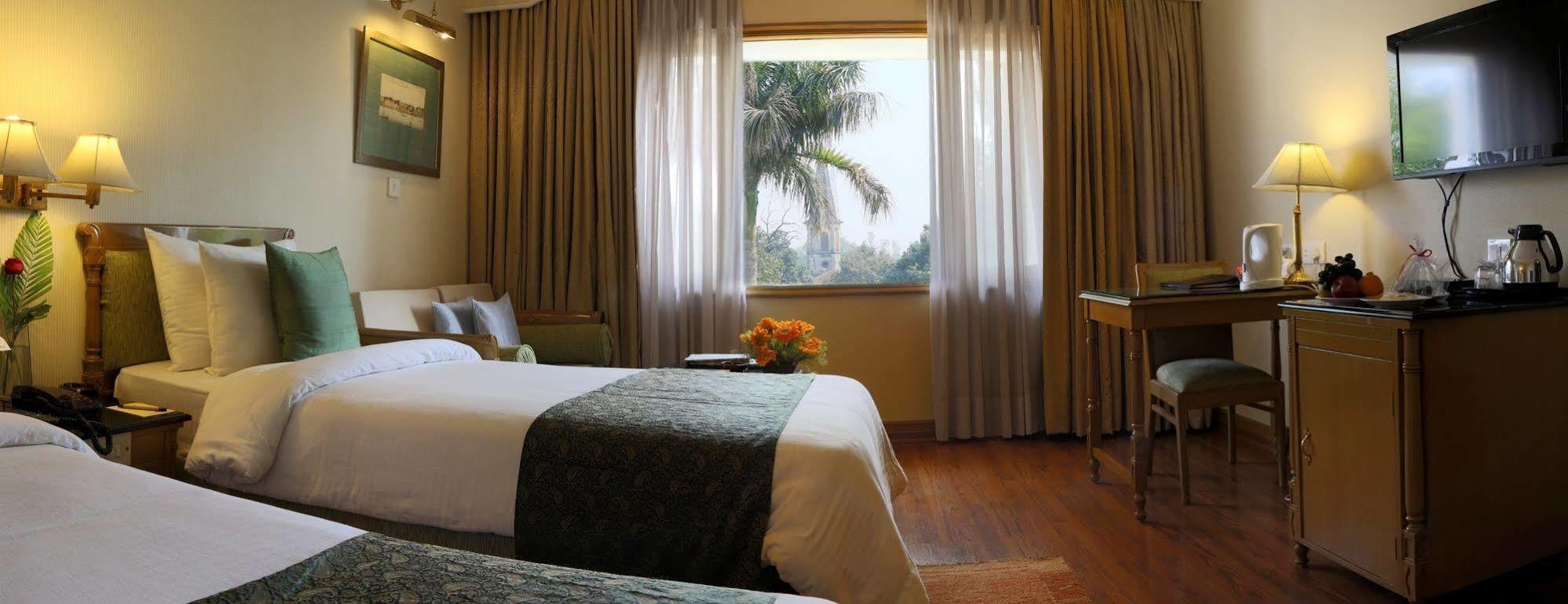 Hotel Clarks Varanasi Limited Экстерьер фото